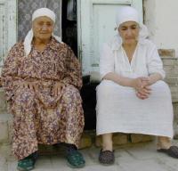 Mourning women dressed in white
